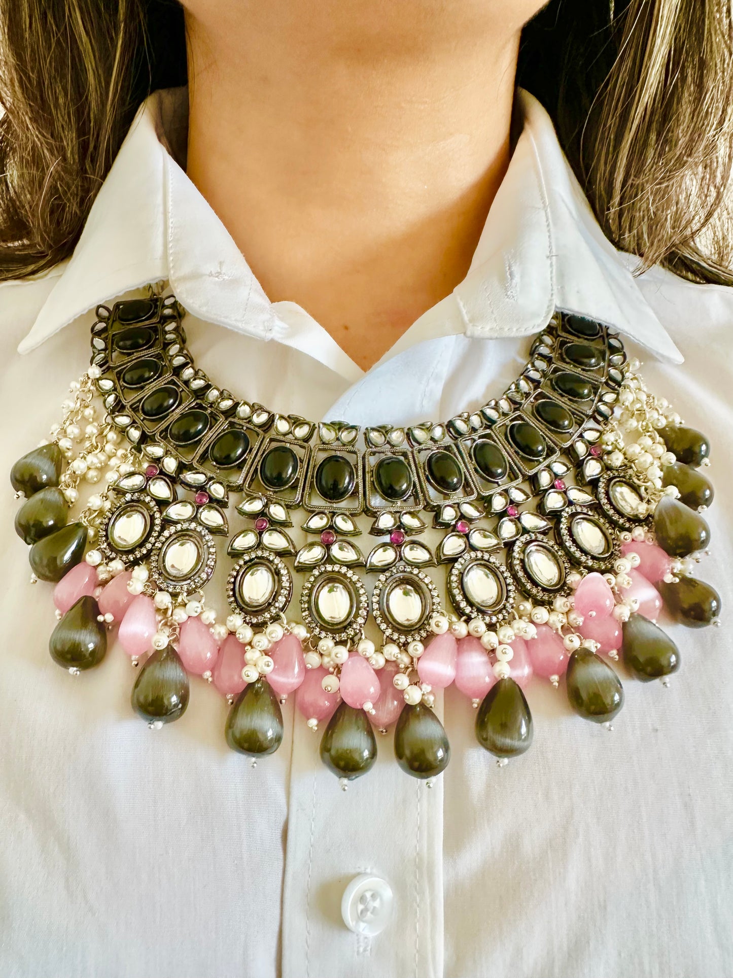 RAABTA choker with earrings