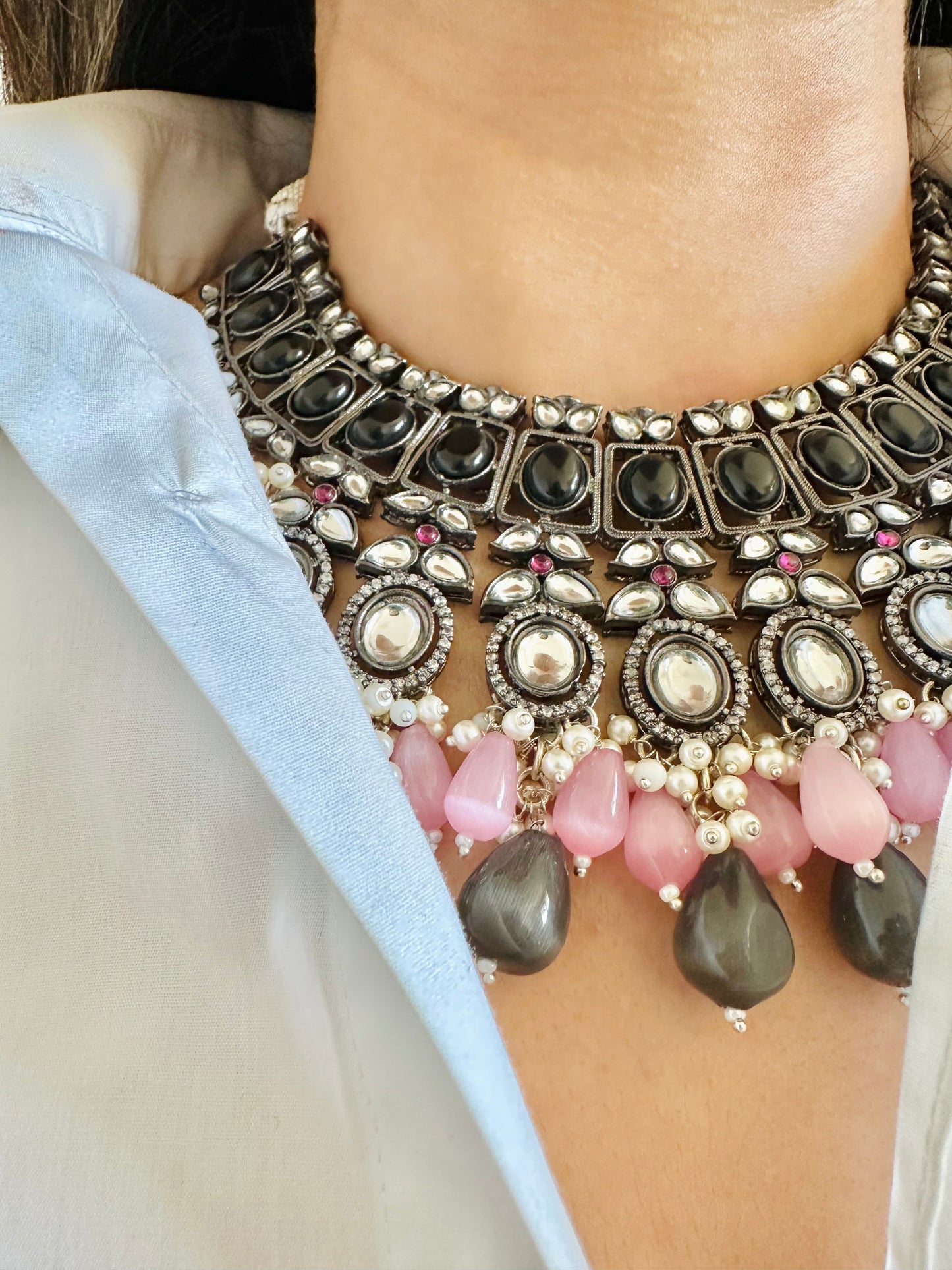 RAABTA choker with earrings