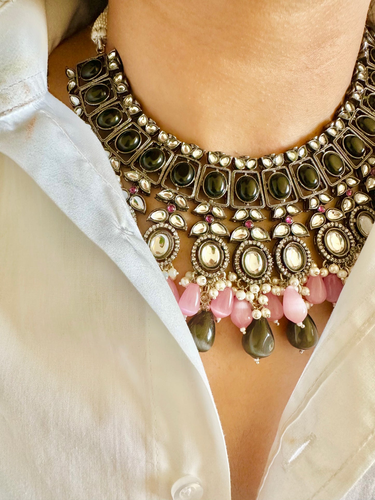 RAABTA choker with earrings