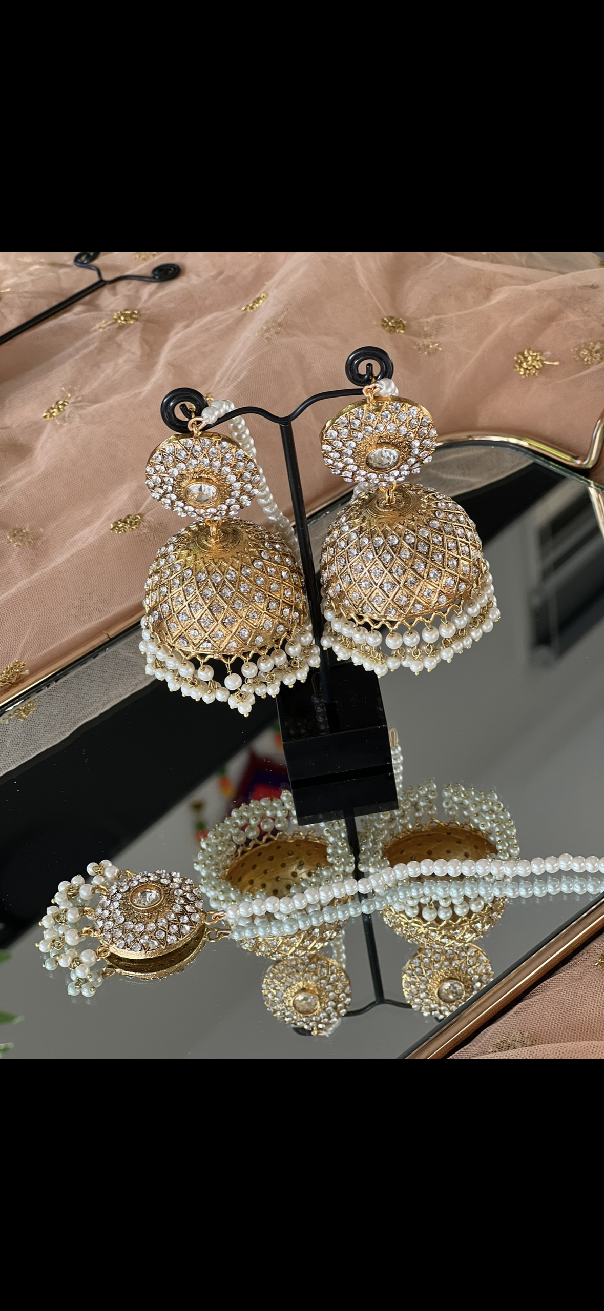 DISHA oversized jhumka with tikka