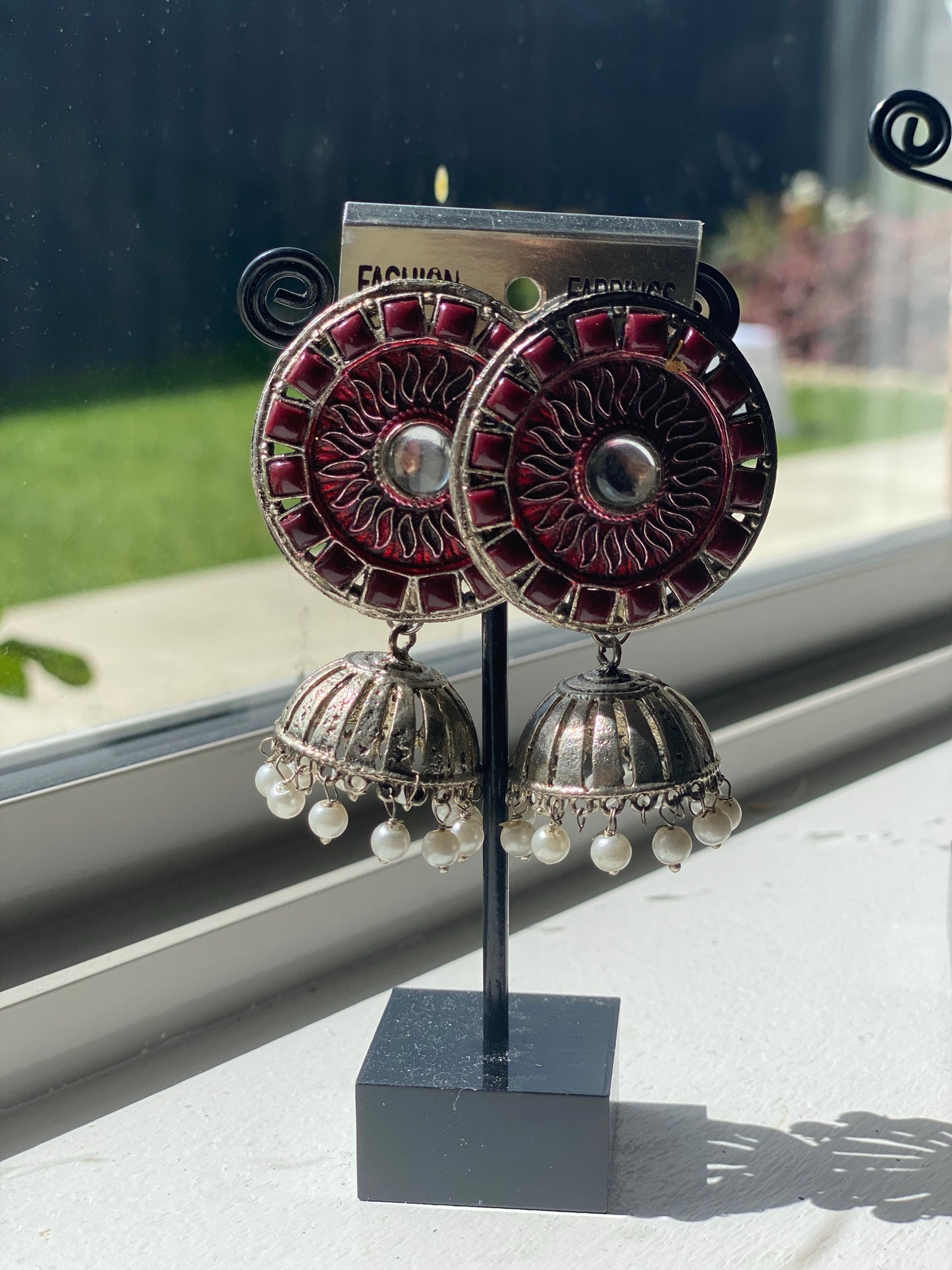 HILLY red jhumka