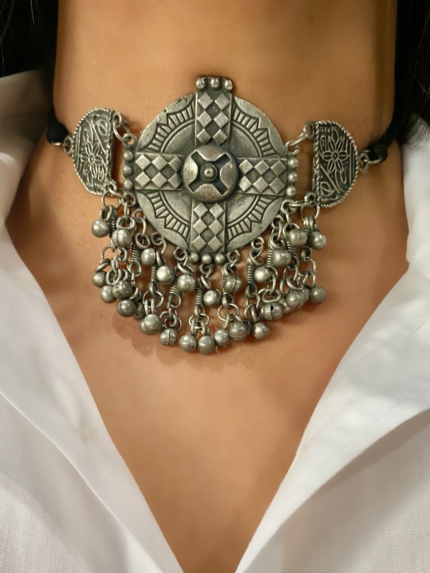 NISHA choker