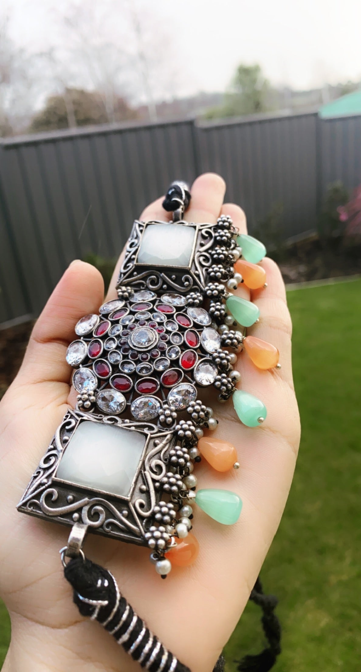 SAARU stone choker