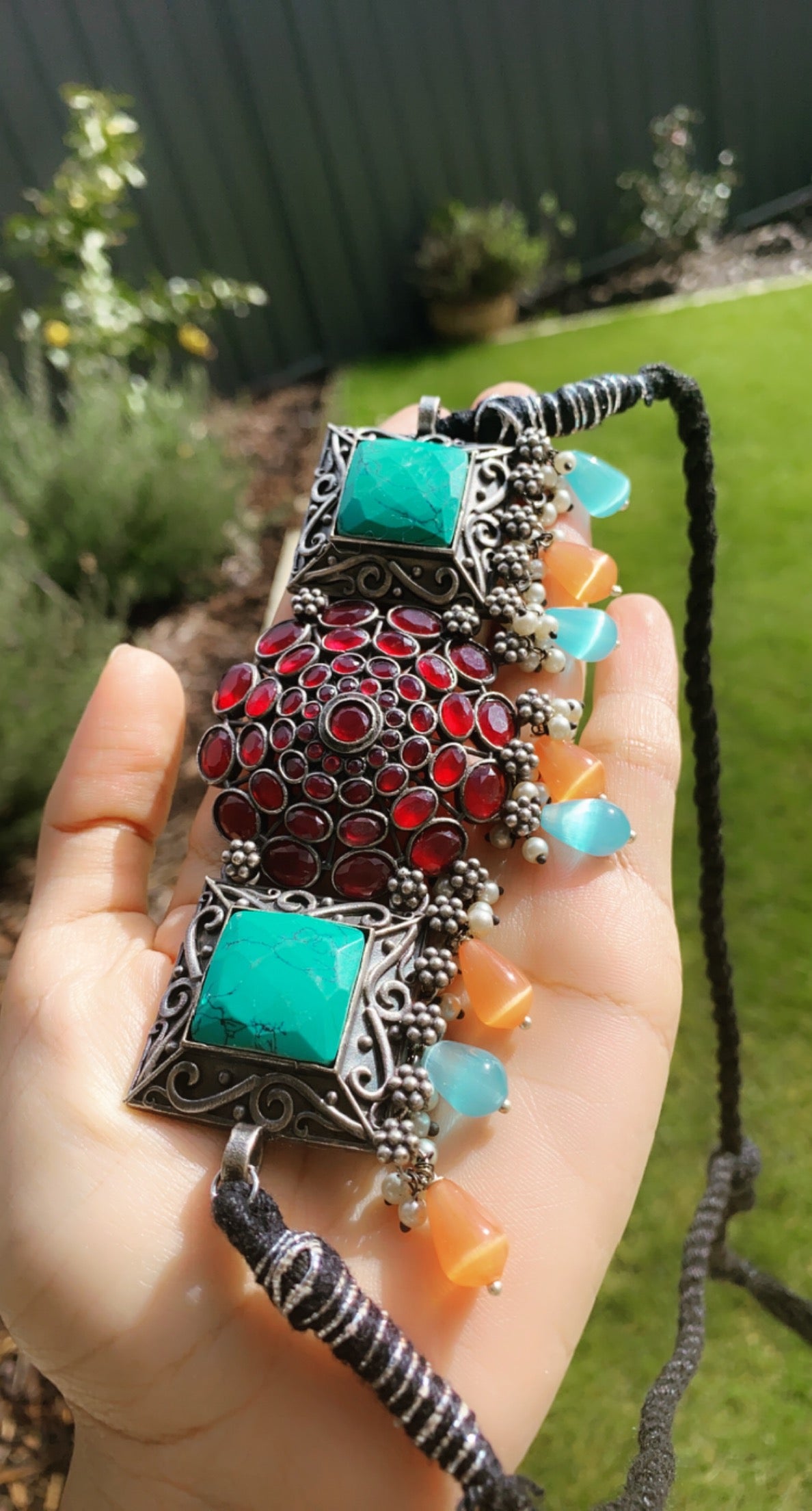 SAARU stone choker