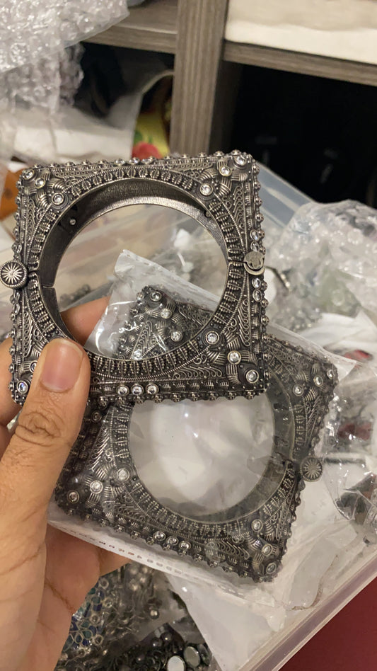 JENNY oxidised silver pair of bangles