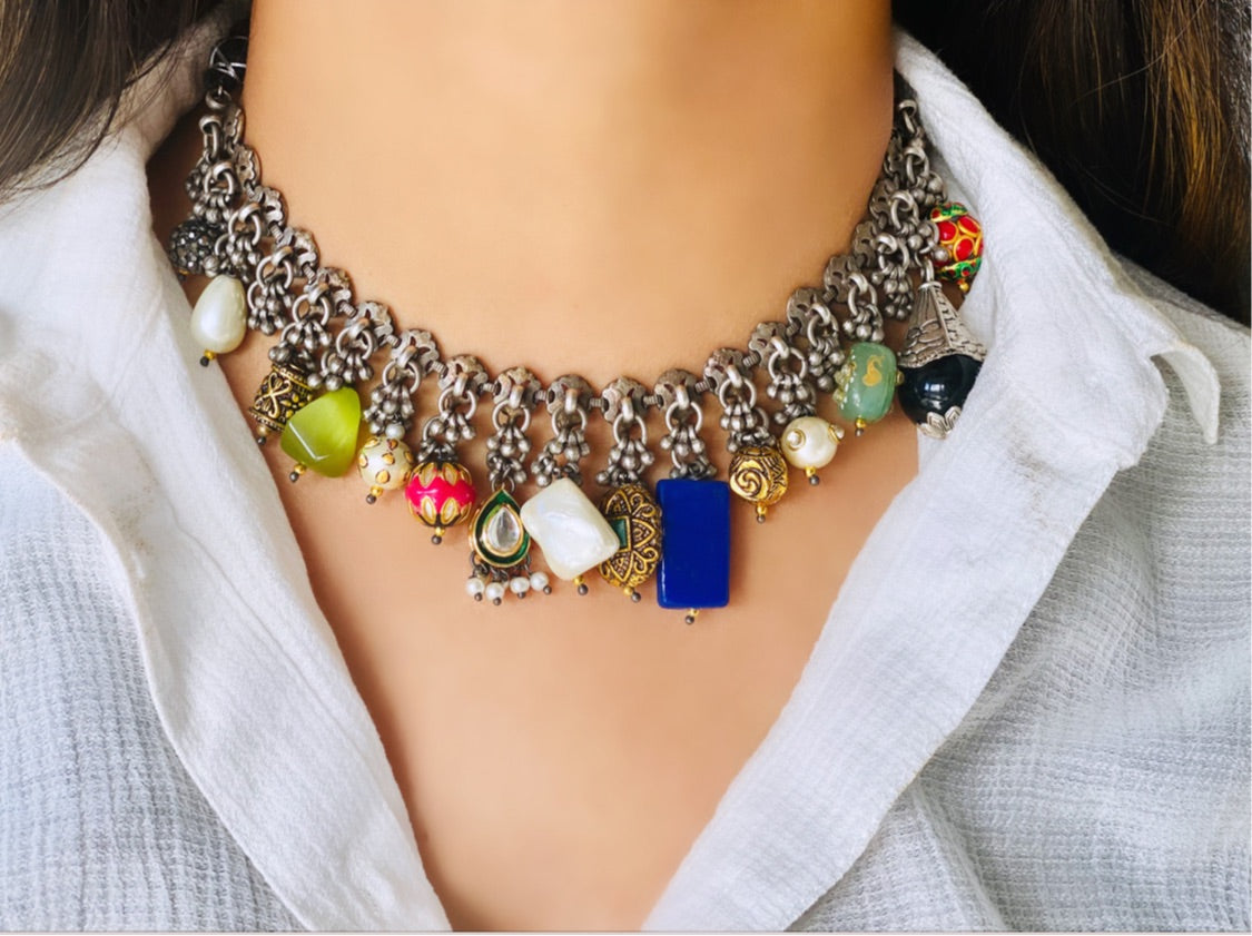 SHARNI charm choker