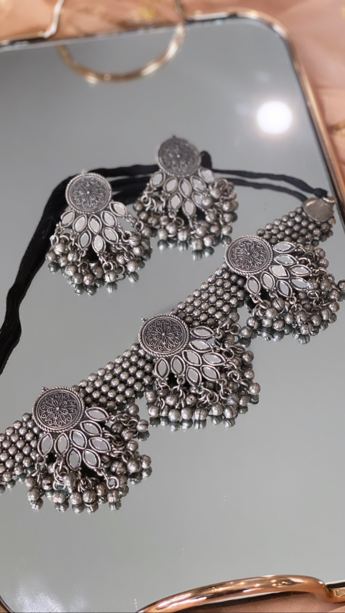 GUNJAN choker set
