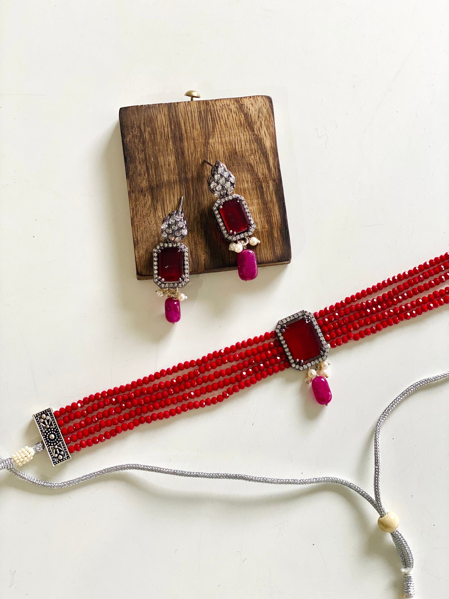 TIYA CHOKER