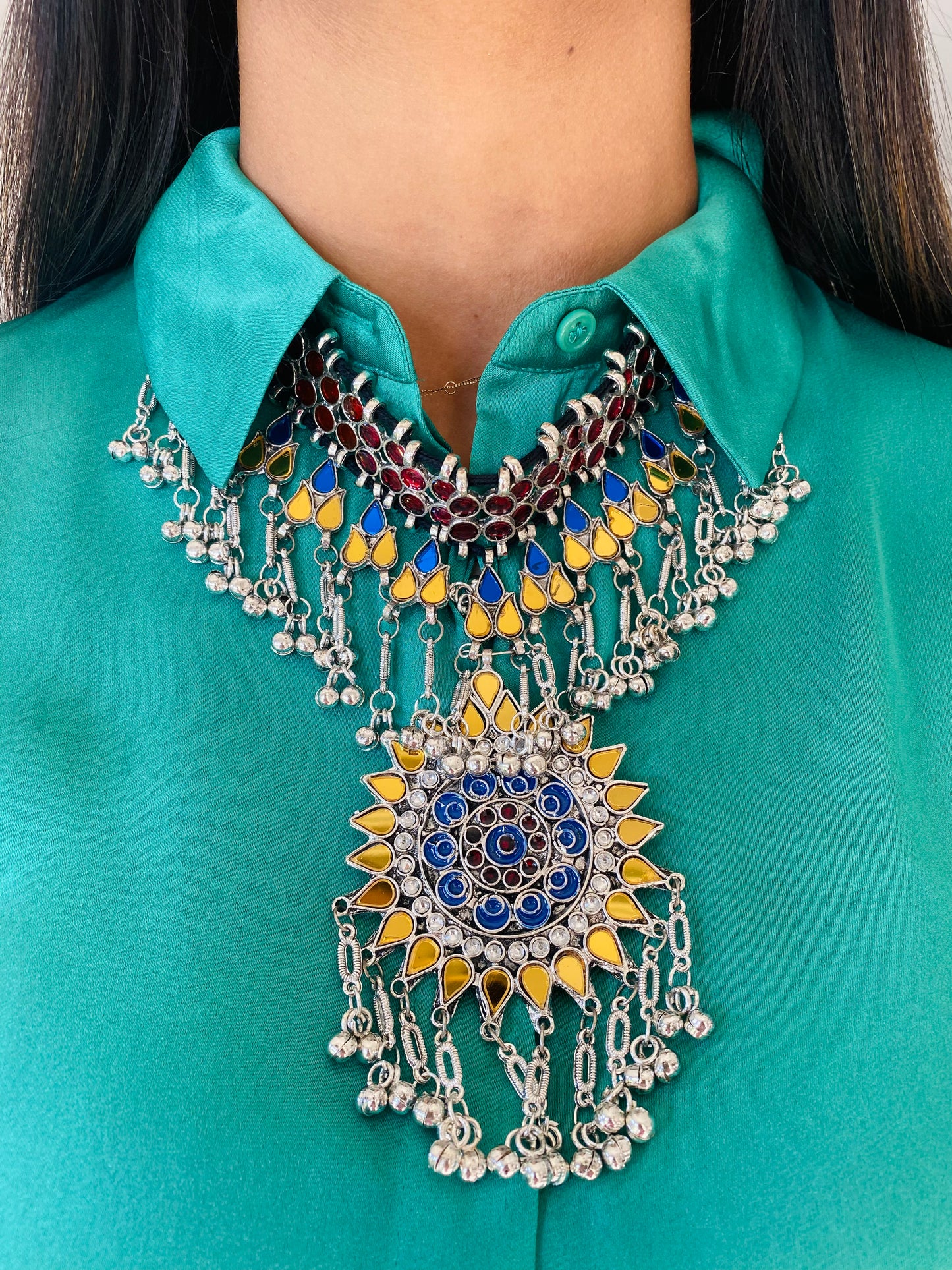 ROSHNI glass choker