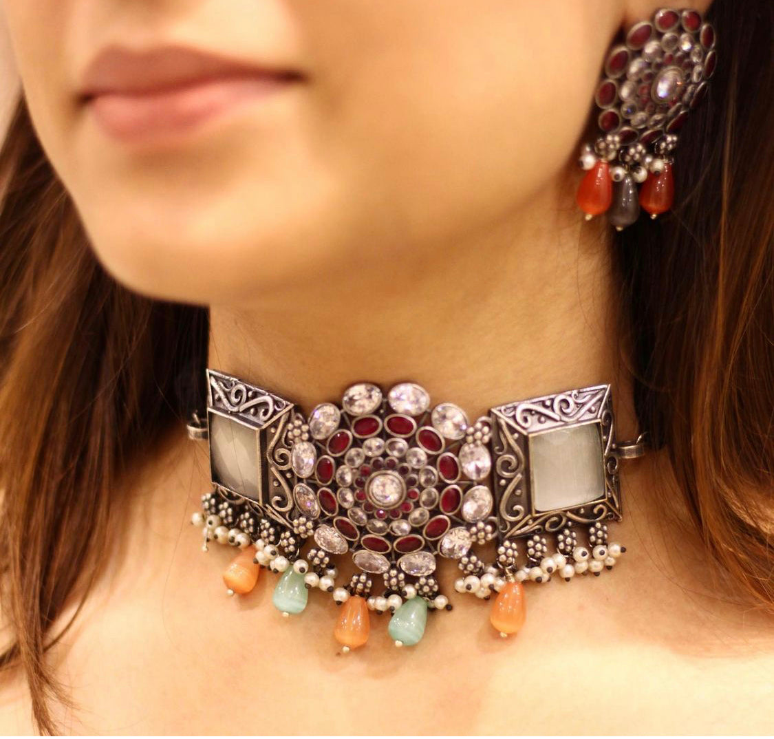 SAARU stone choker