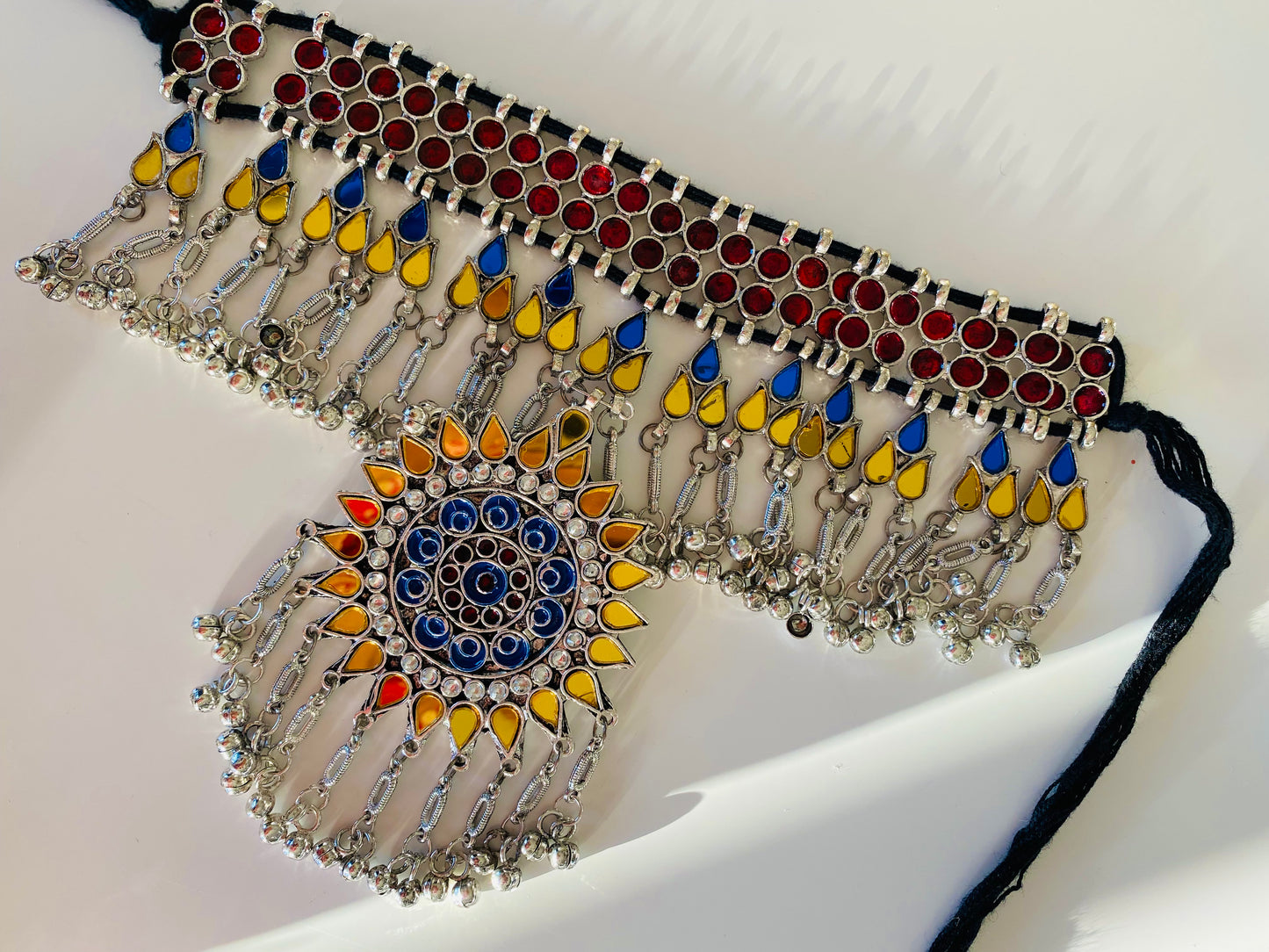 ROSHNI glass choker