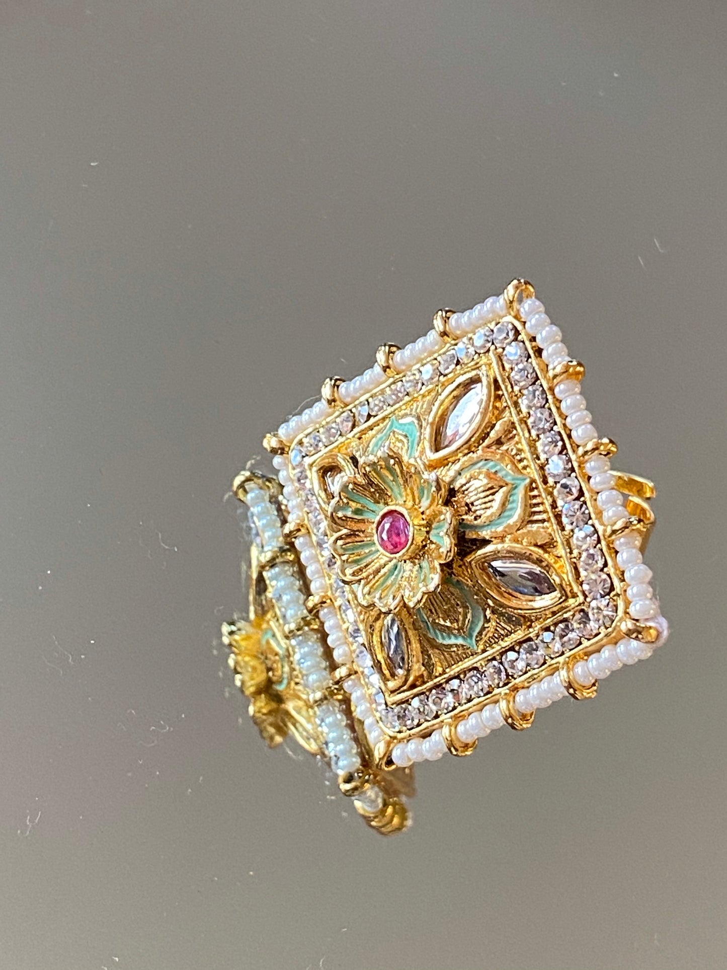 Gulabo ring