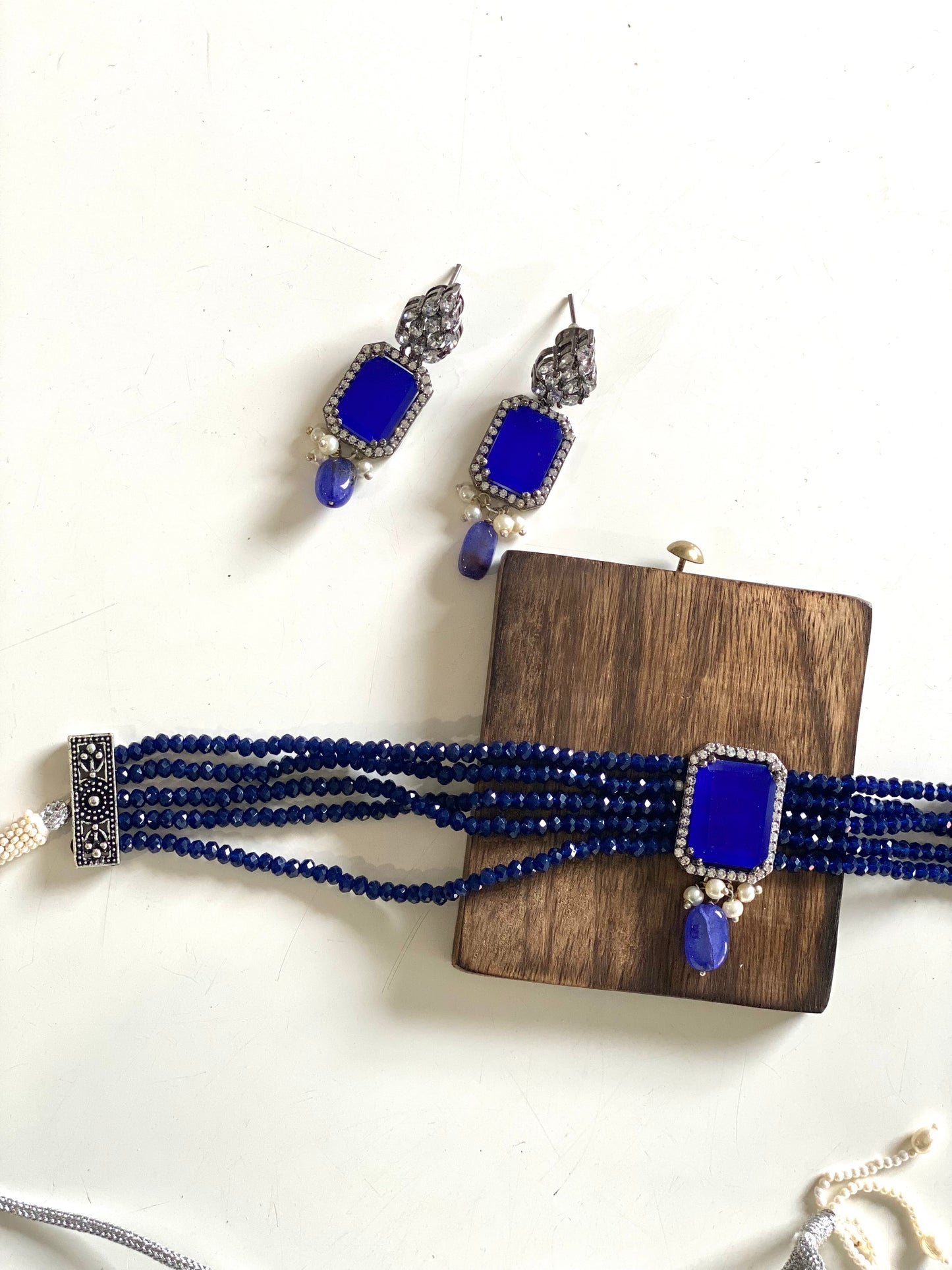 TIYA CHOKER