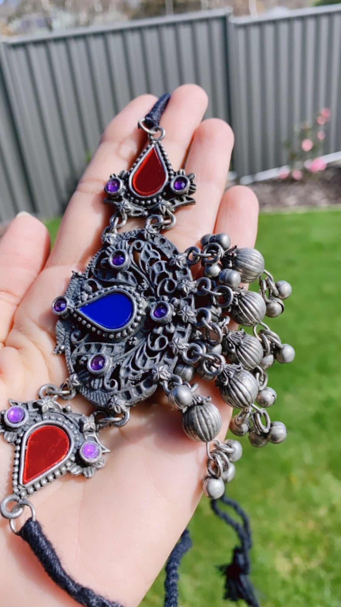 NIMMY afghani glass choker