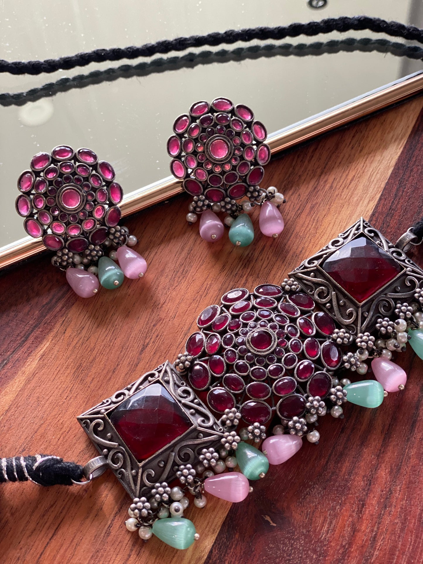 SAARU stone choker