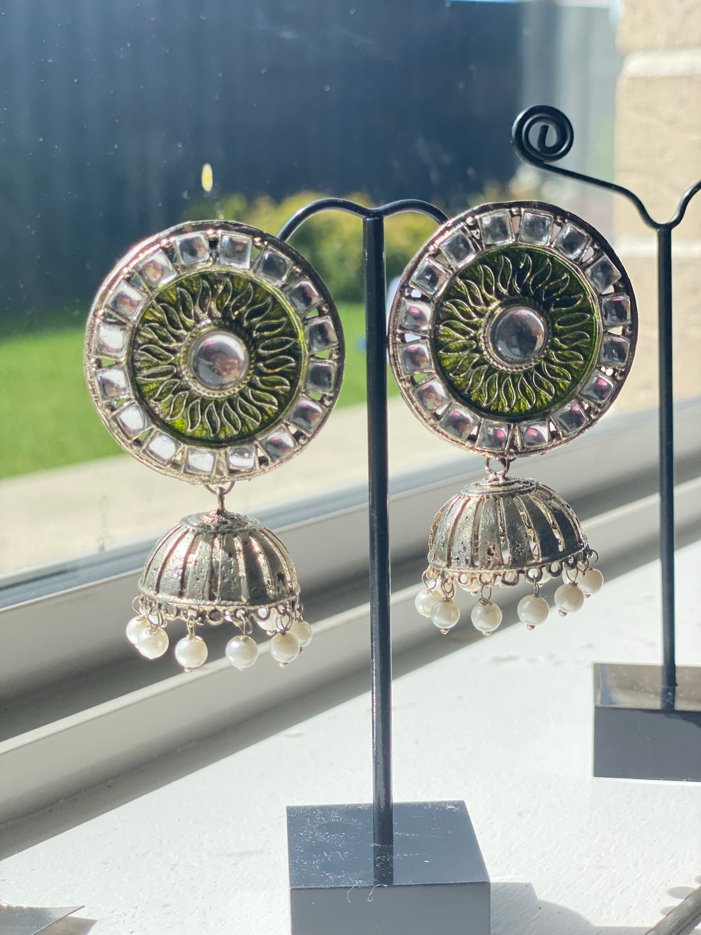 HILLY red jhumka
