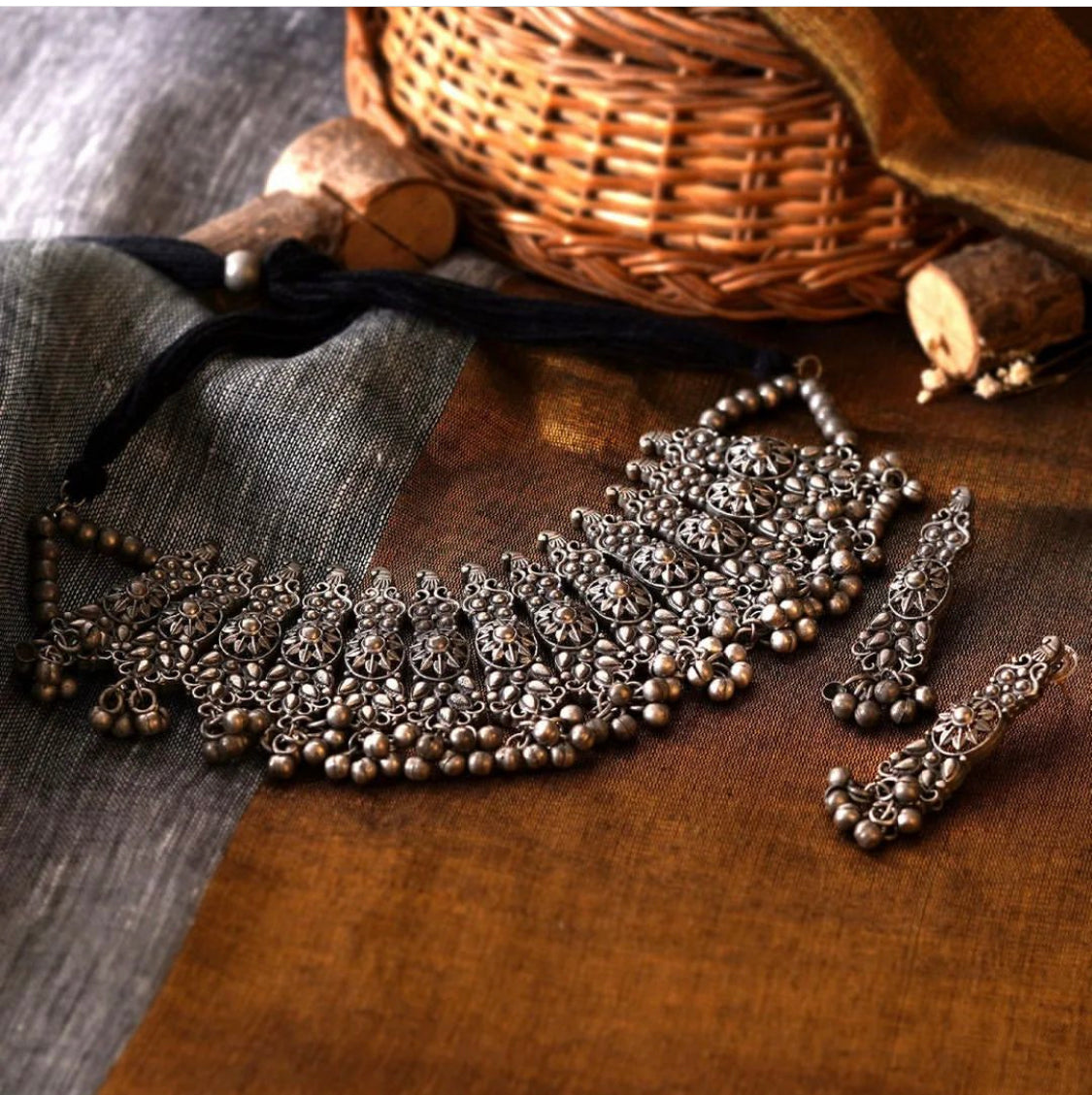 RIVAAJ CHOKER