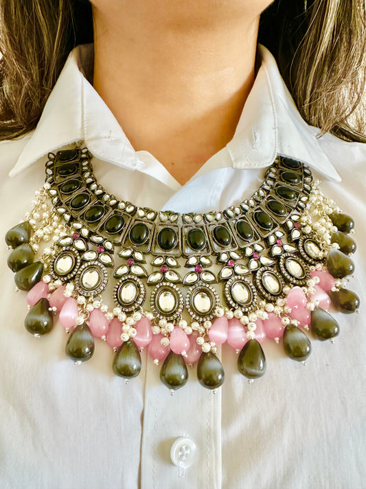 RAABTA choker with earrings
