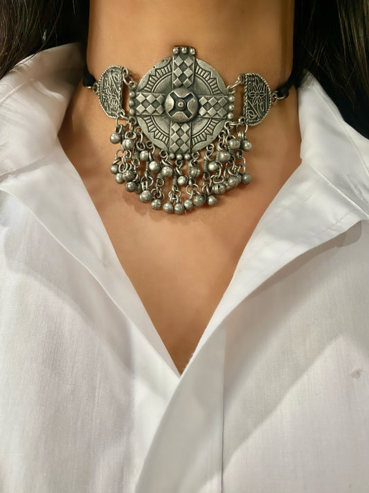 NISHA choker