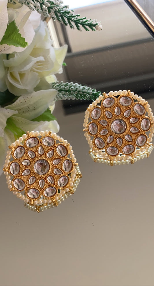 JANNAT oversized stud