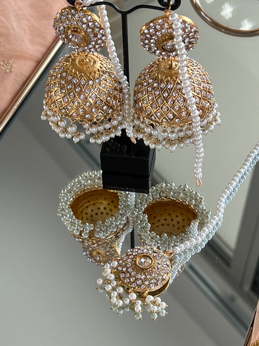 DISHA oversized jhumka with tikka