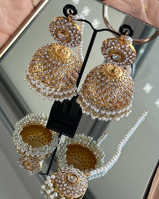 DISHA oversized jhumka with tikka